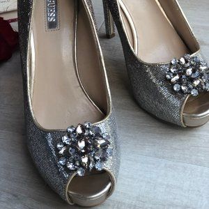 GUESS Hot Spot Glitter Peep-toe Pump